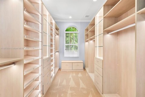 House in Miami Beach, Florida 5 bedrooms, 415.64 sq.m. № 2039713 - photo 8