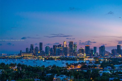 House in Miami Beach, Florida 5 bedrooms, 415.64 sq.m. № 2039713 - photo 2