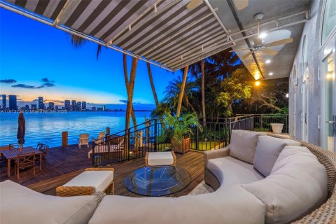 House in Miami Beach, Florida 5 bedrooms, 415.64 sq.m. № 2039713 - photo 25