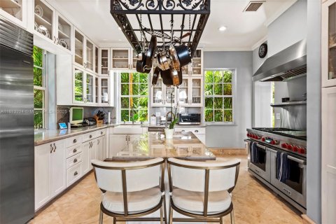 House in Miami Beach, Florida 5 bedrooms, 415.64 sq.m. № 2039713 - photo 19