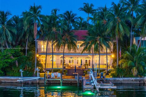 House in Miami Beach, Florida 5 bedrooms, 415.64 sq.m. № 2039713 - photo 3