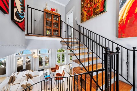 House in Miami Beach, Florida 5 bedrooms, 415.64 sq.m. № 2039713 - photo 23