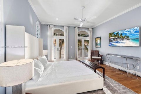 House in Miami Beach, Florida 5 bedrooms, 415.64 sq.m. № 2039713 - photo 10