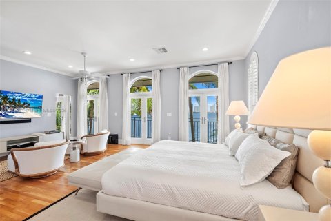 House in Miami Beach, Florida 5 bedrooms, 415.64 sq.m. № 2039713 - photo 4