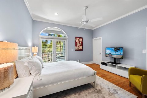 House in Miami Beach, Florida 5 bedrooms, 415.64 sq.m. № 2039713 - photo 14