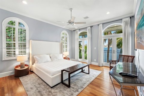 House in Miami Beach, Florida 5 bedrooms, 415.64 sq.m. № 2039713 - photo 9
