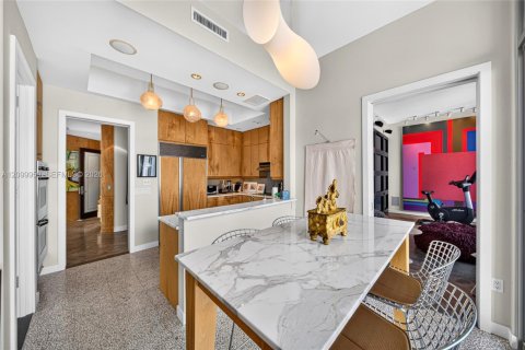Copropriété à vendre à Miami, Floride: 3 chambres, 311.87 m2 № 2414279 - photo 14