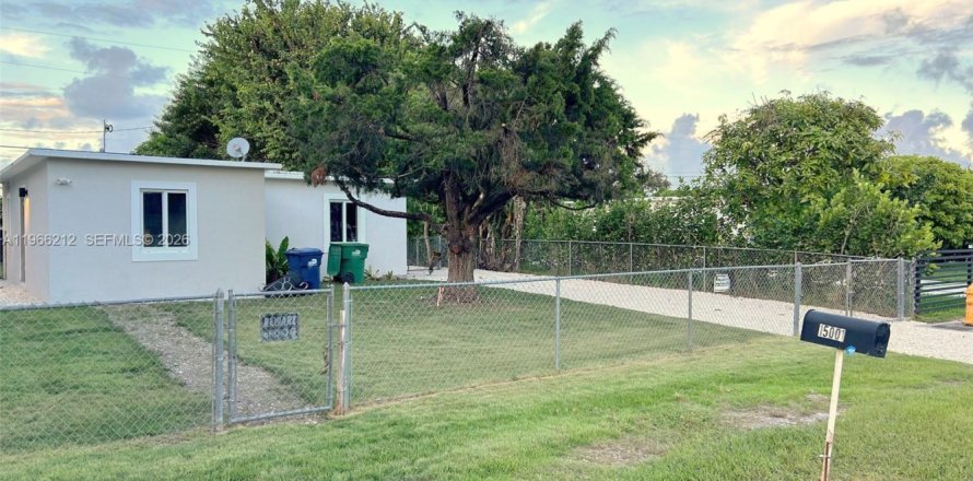 Immobilier commercial à Homestead, Floride 23.23 m2 № 2028077