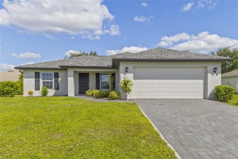 Villa ou maison à Cape Coral, Floride 3 chambres, 129.97 m2 № 2421743