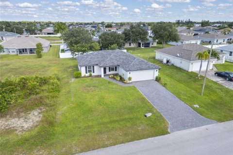 Villa ou maison à vendre à Cape Coral, Floride: 3 chambres, 129.97 m2 № 2421743 - photo 28