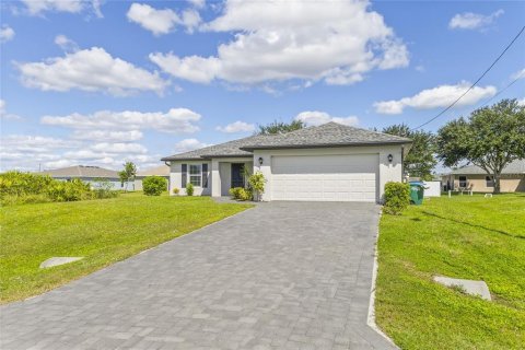 Villa ou maison à vendre à Cape Coral, Floride: 3 chambres, 129.97 m2 № 2421743 - photo 2