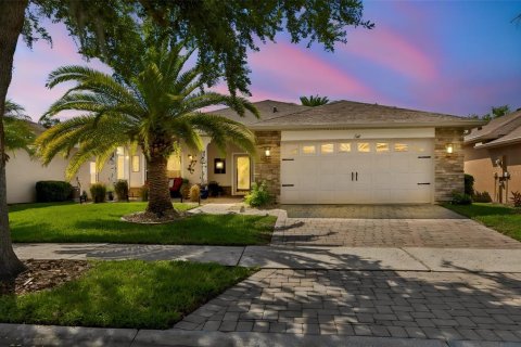 House in Poinciana, Florida 2 bedrooms, 146.23 sq.m. № 2110630