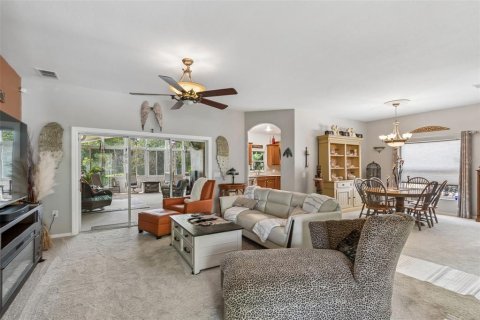 House in Poinciana, Florida 2 bedrooms, 146.23 sq.m. № 2110630 - photo 7