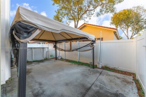 Купить виллу или дом в Хомстед, Флорида 4 спальни, 117.06м2, № 2046442 - фото 26