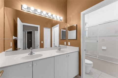 Купить виллу или дом в Хомстед, Флорида 4 спальни, 117.06м2, № 2046442 - фото 17