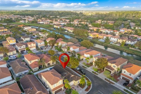 Купить виллу или дом в Хомстед, Флорида 4 спальни, 117.06м2, № 2046442 - фото 6