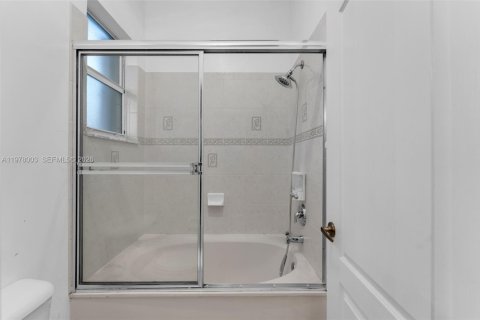 Купить виллу или дом в Хомстед, Флорида 4 спальни, 117.06м2, № 2046442 - фото 18