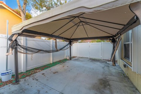 Купить виллу или дом в Хомстед, Флорида 4 спальни, 117.06м2, № 2046442 - фото 24