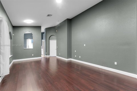 Купить виллу или дом в Хомстед, Флорида 4 спальни, 117.06м2, № 2046442 - фото 9