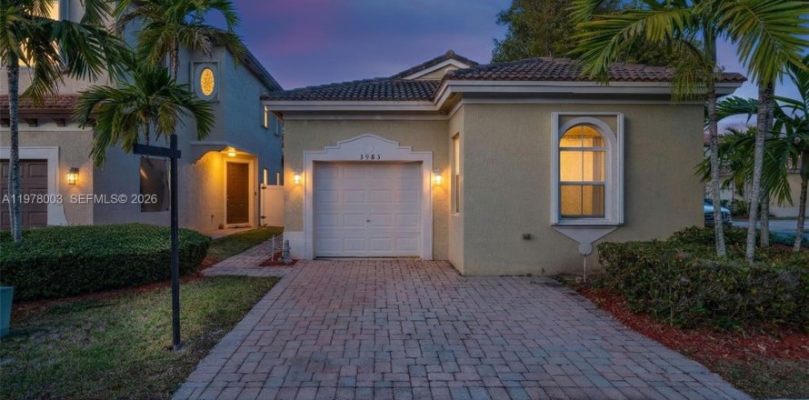 Дом в Хомстед, Флорида 4 спальни, 117.06м2 № 2046442