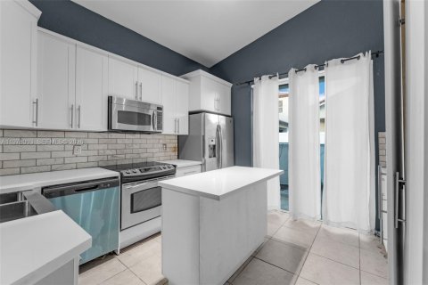 Купить виллу или дом в Хомстед, Флорида 4 спальни, 117.06м2, № 2046442 - фото 12