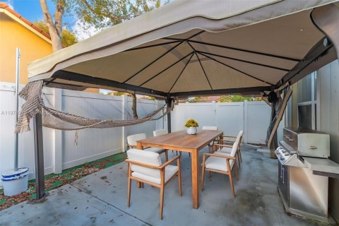 Купить виллу или дом в Хомстед, Флорида 4 спальни, 117.06м2, № 2046442 - фото 23