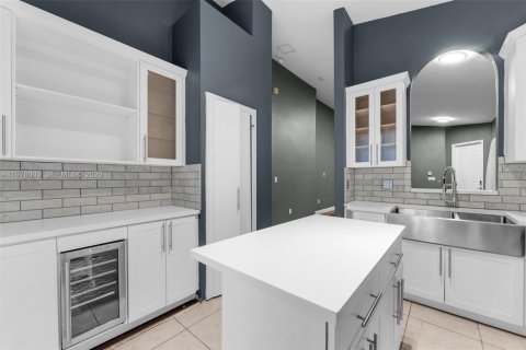 Купить виллу или дом в Хомстед, Флорида 4 спальни, 117.06м2, № 2046442 - фото 13