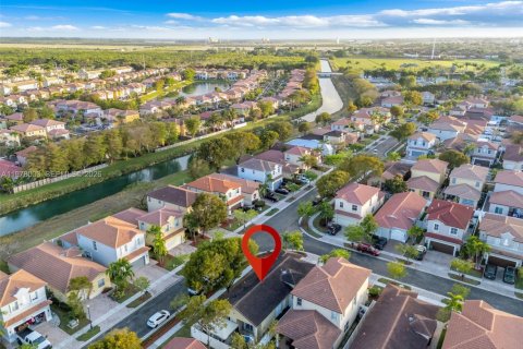 Купить виллу или дом в Хомстед, Флорида 4 спальни, 117.06м2, № 2046442 - фото 4