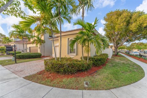 Купить виллу или дом в Хомстед, Флорида 4 спальни, 117.06м2, № 2046442 - фото 7