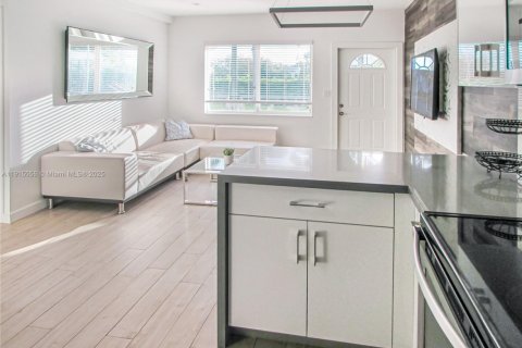 Appartement à louer à Miami Shores, Floride: 2 chambres, 671.13 m2 № 1970220 - photo 5