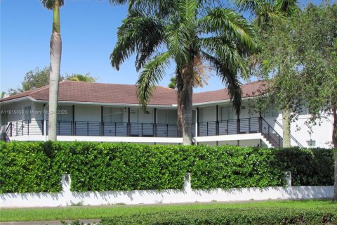 Appartement à louer à Miami Shores, Floride: 2 chambres, 671.13 m2 № 1970220 - photo 2