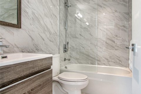 Appartement à louer à Miami Shores, Floride: 2 chambres, 671.13 m2 № 1970220 - photo 10