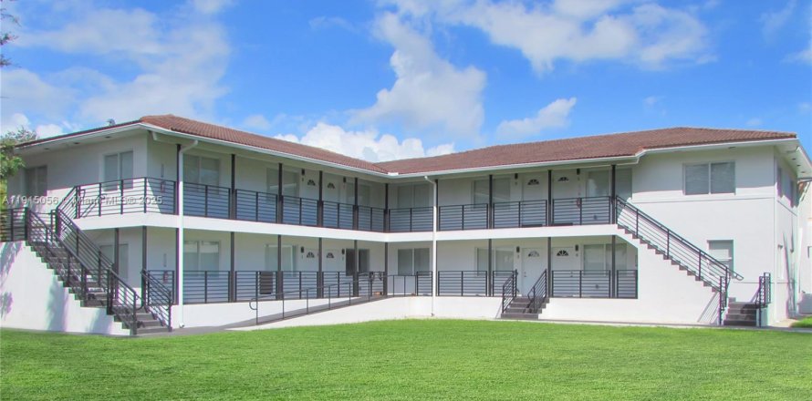 Appartement à Miami Shores, Floride 2 chambres, 671.13 m2 № 1970220