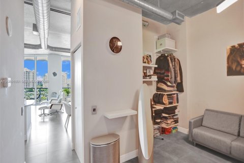 Condo in Aventura, Florida, 1 bedroom № 2145943 - photo 4