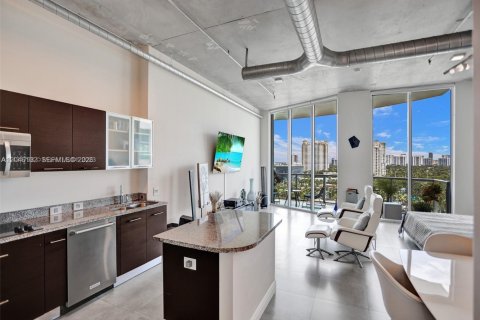 Condo in Aventura, Florida, 1 bedroom № 2145943 - photo 3