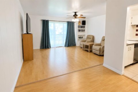 Copropriété à vendre à Daytona Beach, Floride: 1 chambre, 65.96 m2 № 2095487 - photo 2