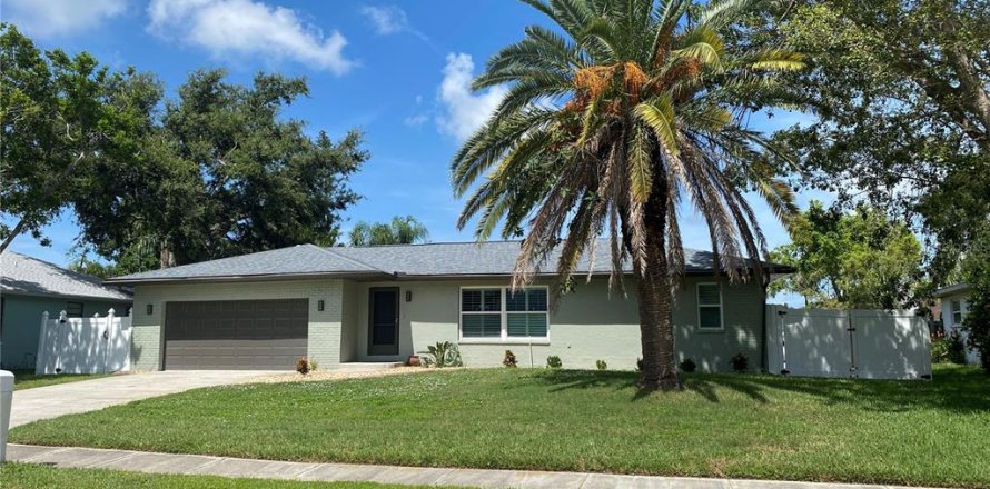 House in Bradenton, Florida 3 bedrooms, 173.54 sq.m. № 1858336