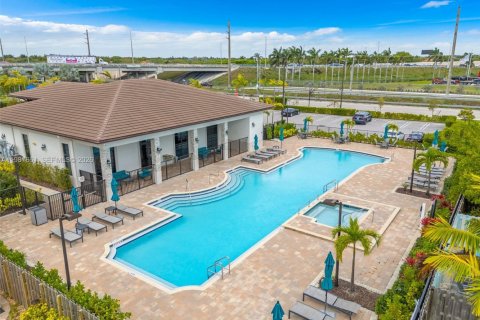 Купить таунхаус в Хомстед, Флорида 3 спальни, 140.65м2, № 2050577 - фото 30