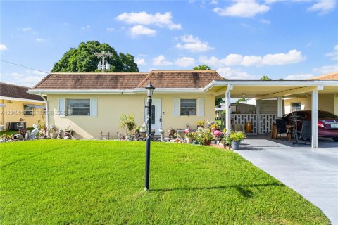 House in Lehigh Acres, Florida 2 bedrooms, 91.97 sq.m. № 2186344