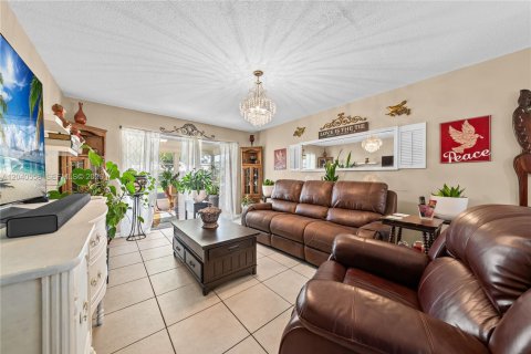 House in Lehigh Acres, Florida 2 bedrooms, 91.97 sq.m. № 2186344 - photo 13