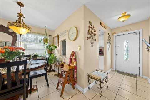 House in Lehigh Acres, Florida 2 bedrooms, 91.97 sq.m. № 2186344 - photo 19