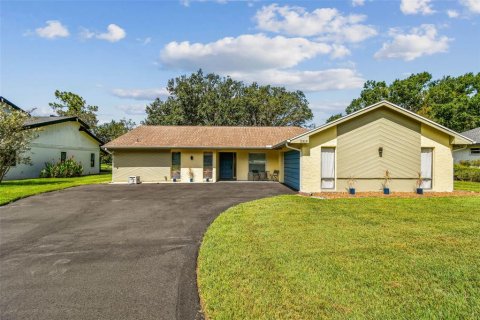 House in Wesley Chapel, Florida 4 bedrooms, 224.17 sq.m. № 1885507 - photo 2