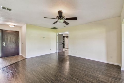 House in Wesley Chapel, Florida 4 bedrooms, 224.17 sq.m. № 1885507 - photo 11