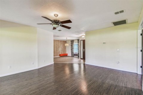 House in Wesley Chapel, Florida 4 bedrooms, 224.17 sq.m. № 1885507 - photo 12