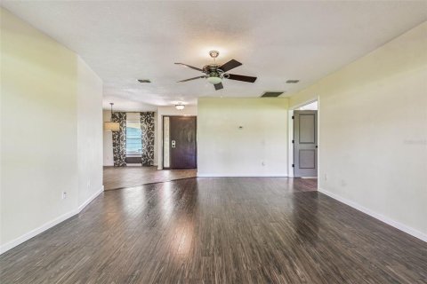 House in Wesley Chapel, Florida 4 bedrooms, 224.17 sq.m. № 1885507 - photo 13