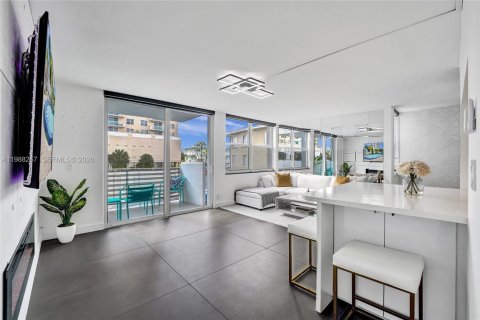 Condo in Hallandale Beach, Florida, 2 bedrooms  № 2051664 - photo 20