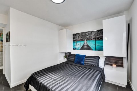 Condo in Hallandale Beach, Florida, 2 bedrooms  № 2051664 - photo 26