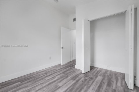 House in Miami, Florida 3 bedrooms, 105.91 sq.m. № 1891464 - photo 6