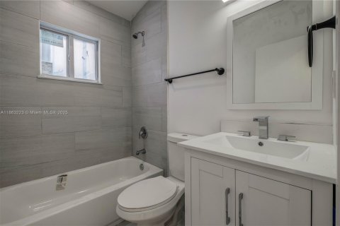 House in Miami, Florida 3 bedrooms, 105.91 sq.m. № 1891464 - photo 5