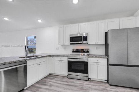 House in Miami, Florida 3 bedrooms, 105.91 sq.m. № 1891464 - photo 1